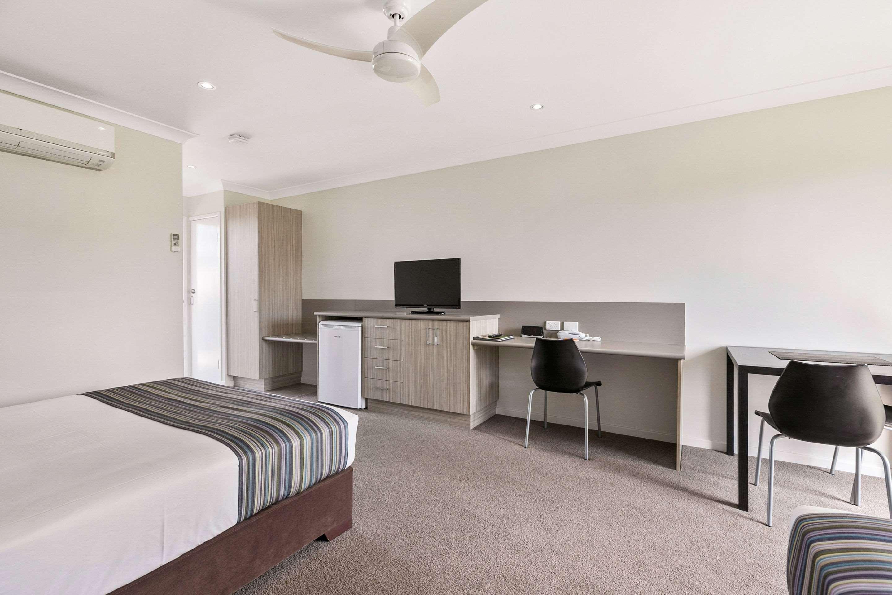 Beachside Boutique Motel Mackay Exterior photo