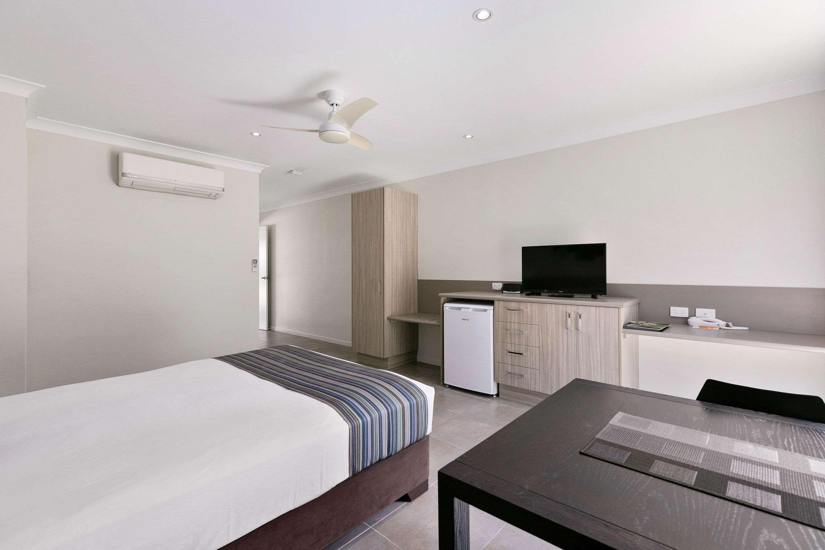 Beachside Boutique Motel Mackay Exterior photo