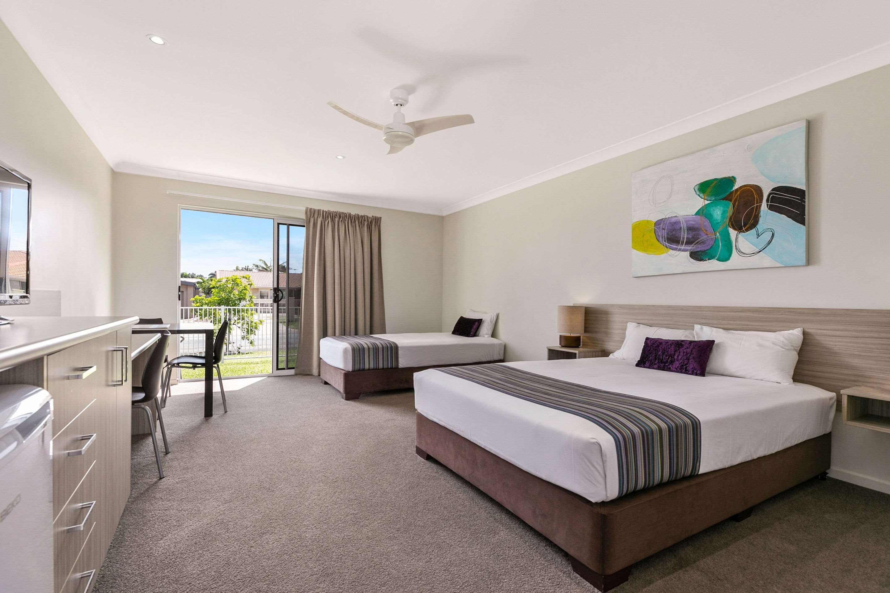 Beachside Boutique Motel Mackay Exterior photo