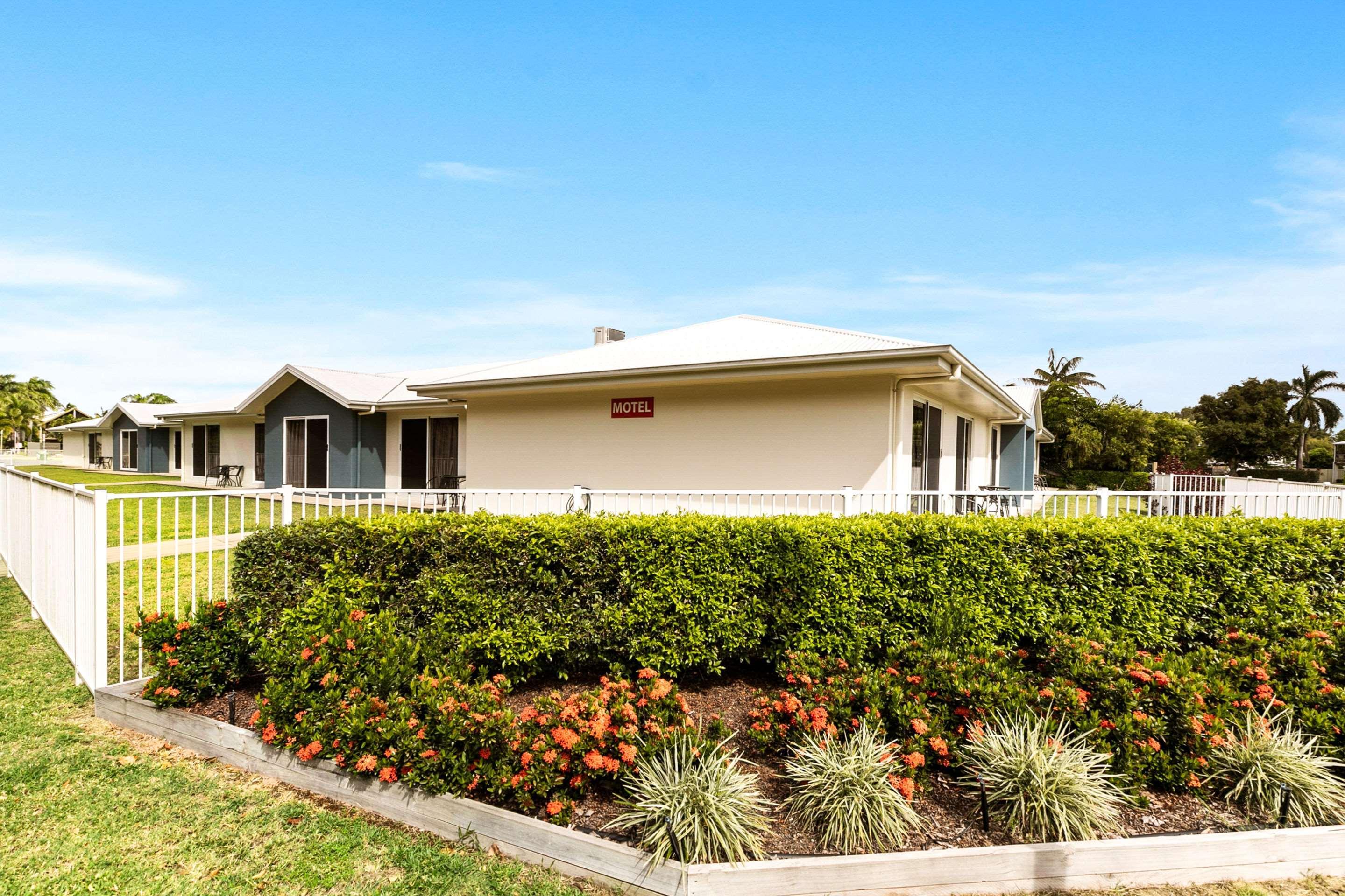 Beachside Boutique Motel Mackay Exterior photo