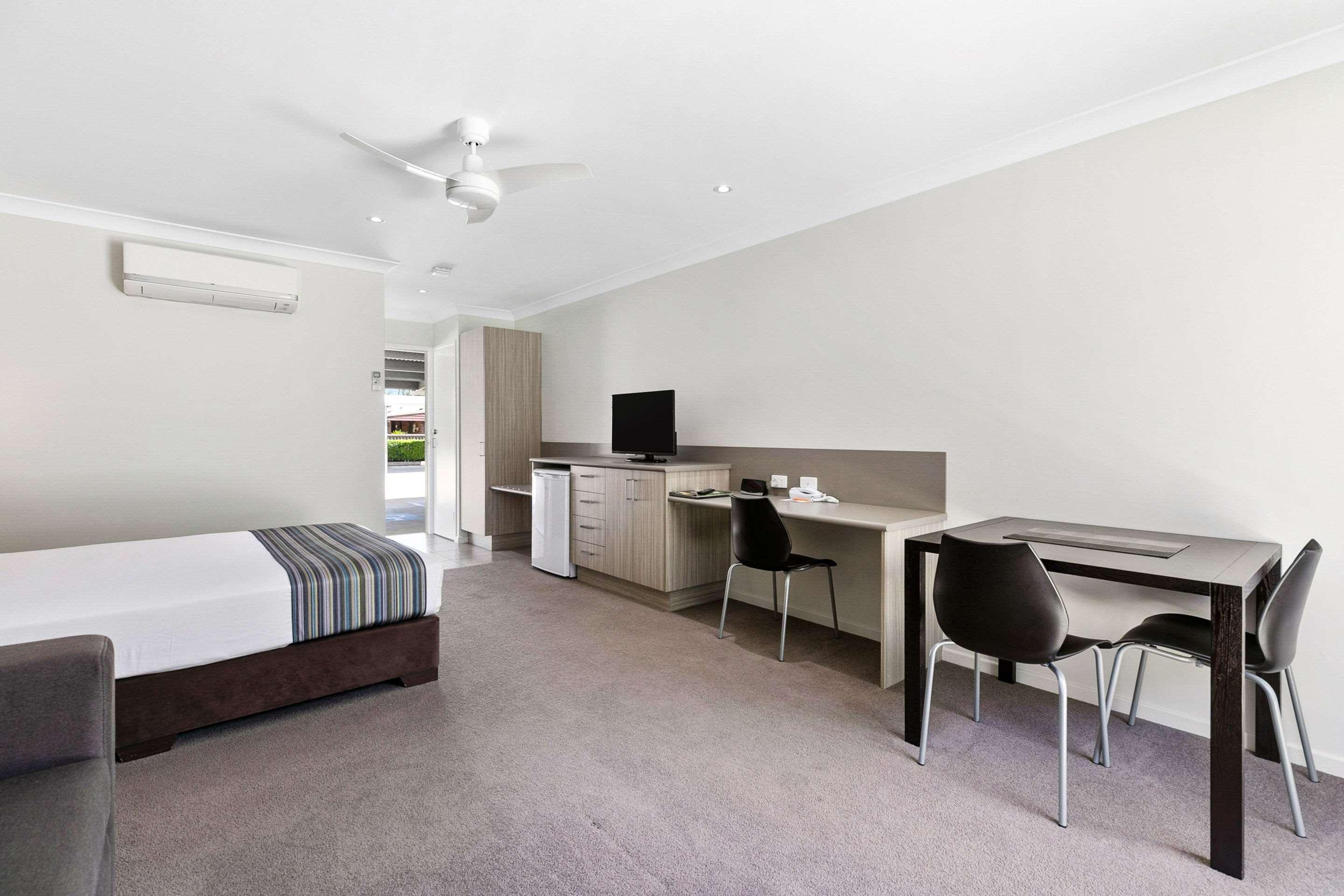 Beachside Boutique Motel Mackay Exterior photo