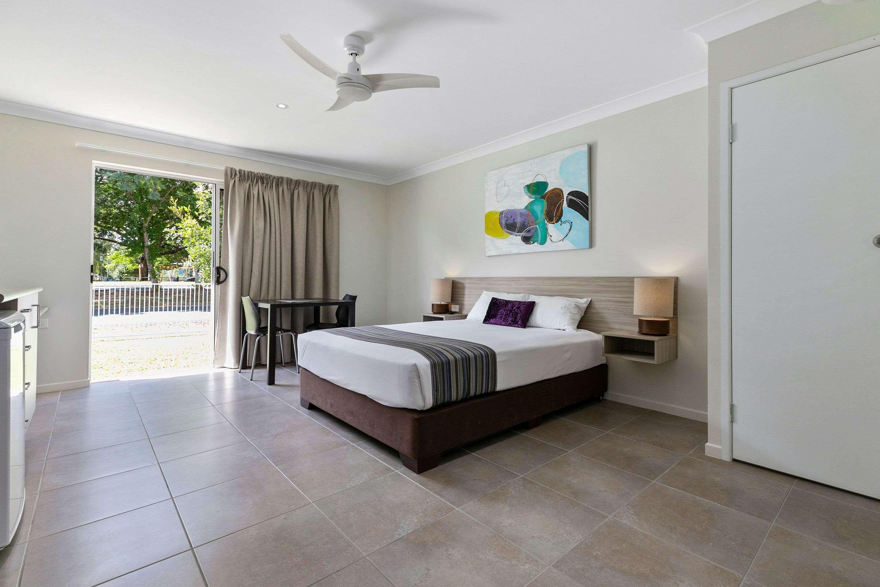 Beachside Boutique Motel Mackay Exterior photo