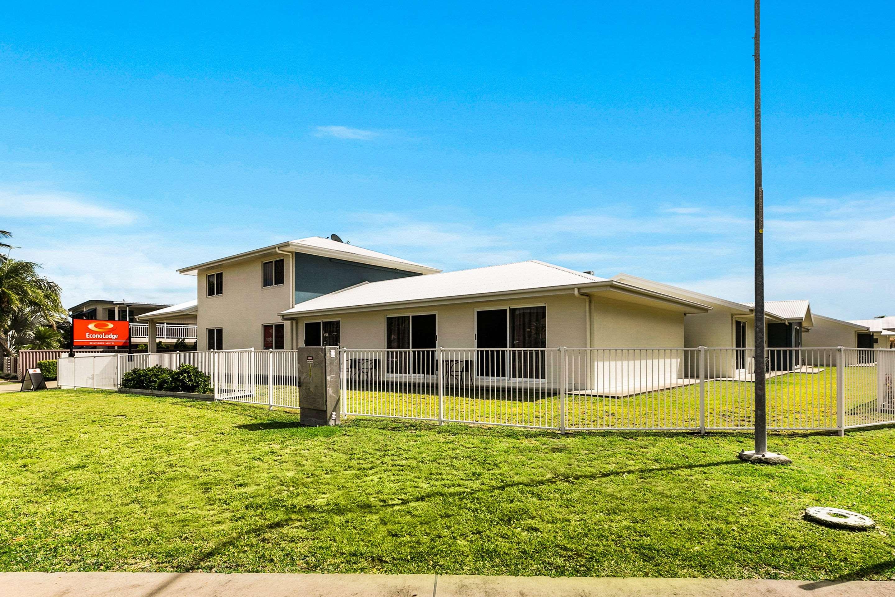 Beachside Boutique Motel Mackay Exterior photo