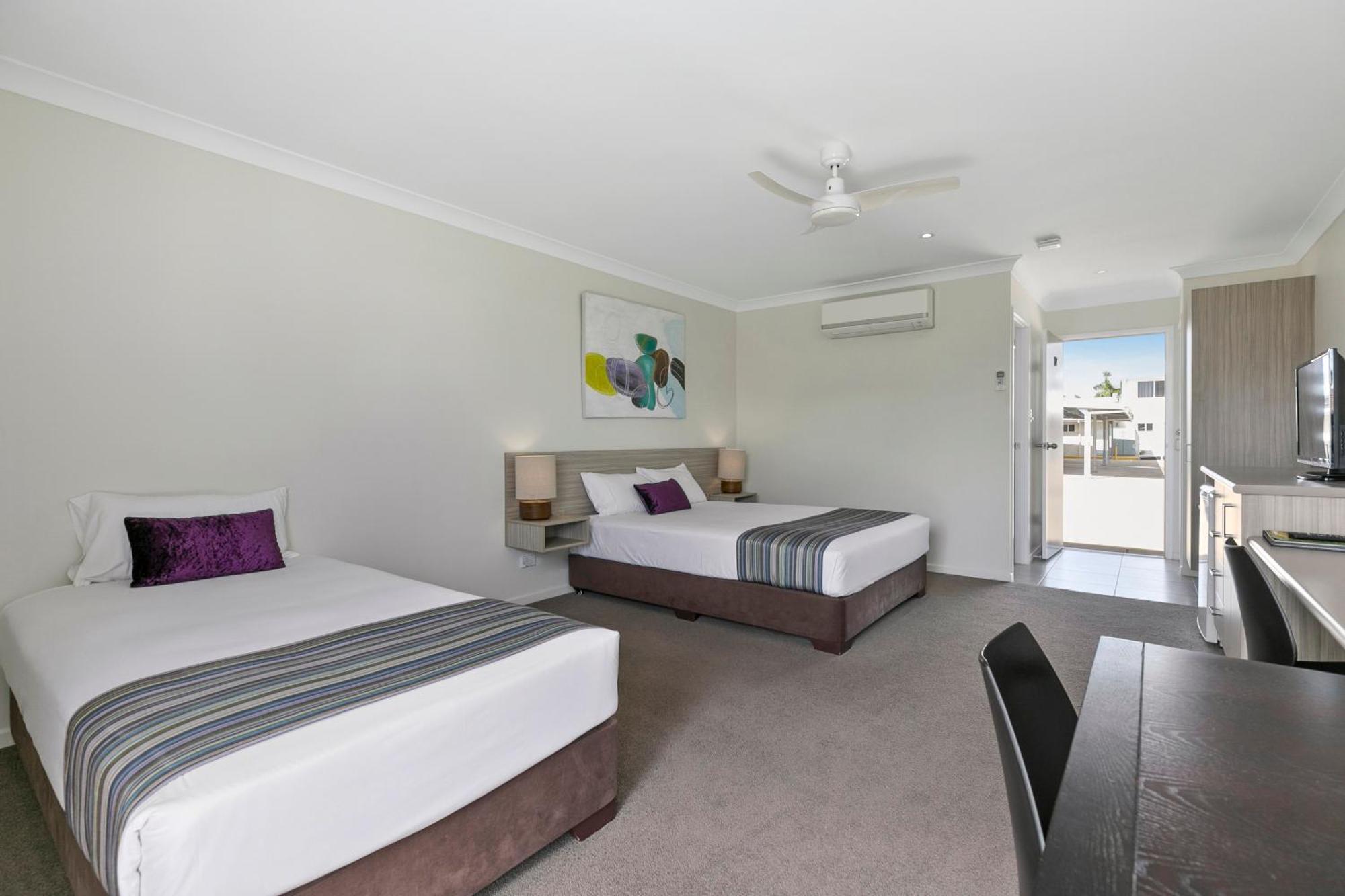 Beachside Boutique Motel Mackay Exterior photo