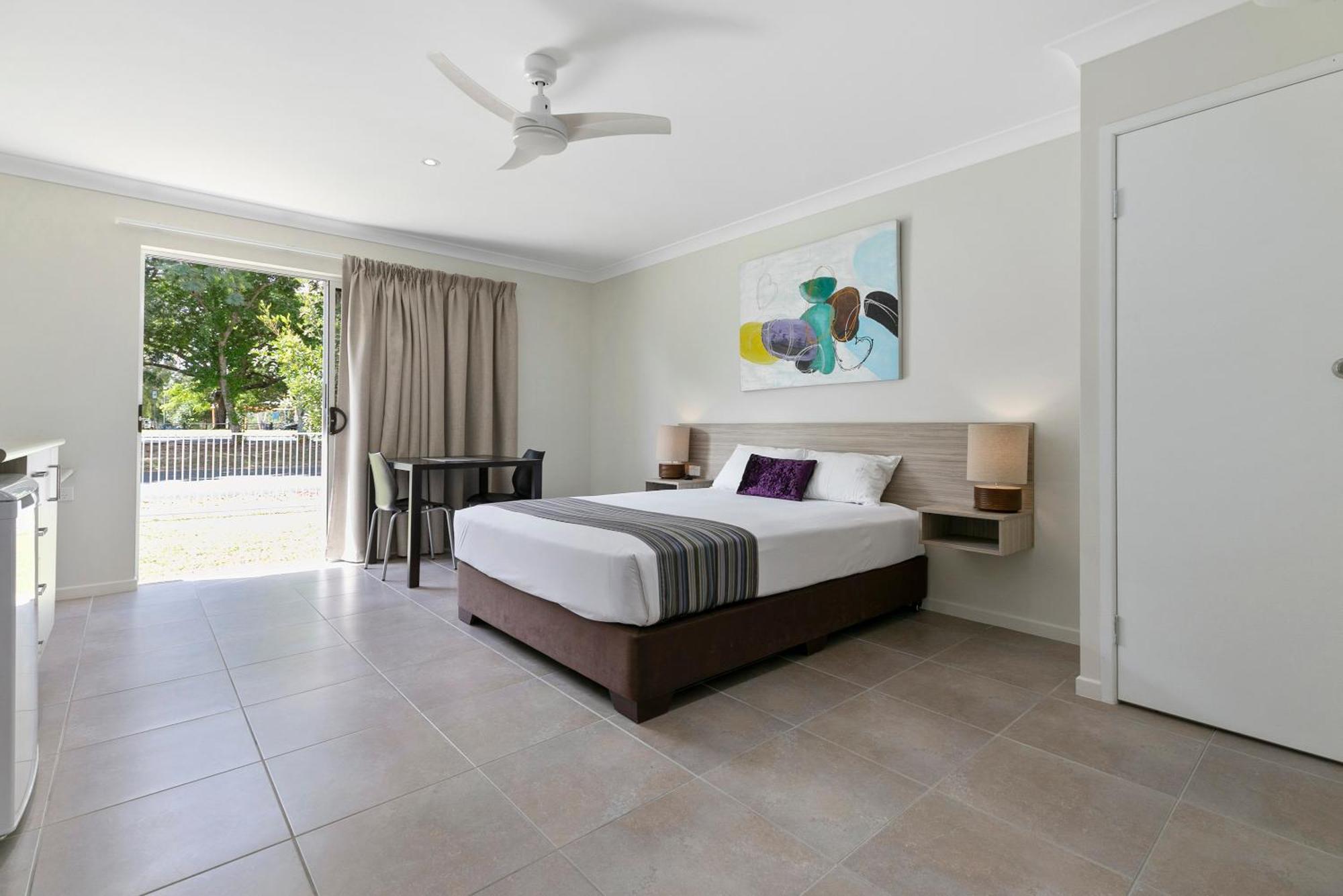 Beachside Boutique Motel Mackay Exterior photo