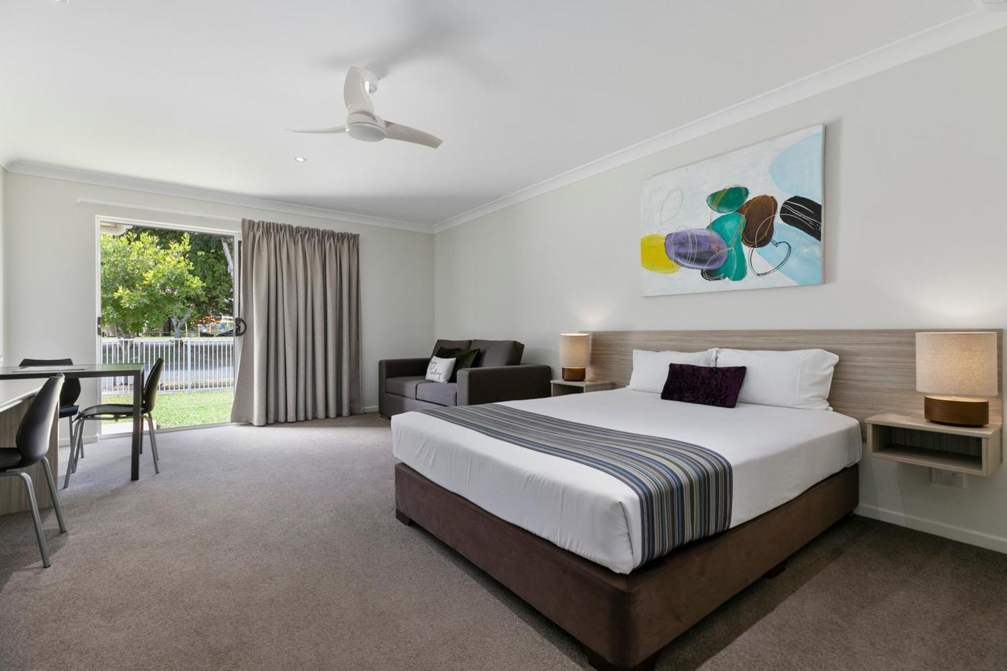 Beachside Boutique Motel Mackay Exterior photo