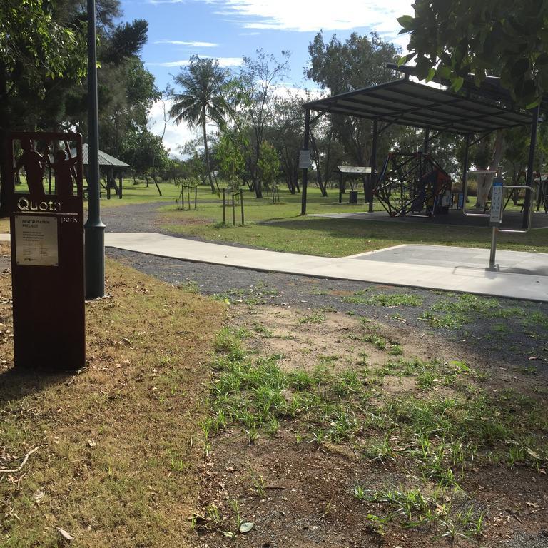 Beachside Boutique Motel Mackay Exterior photo