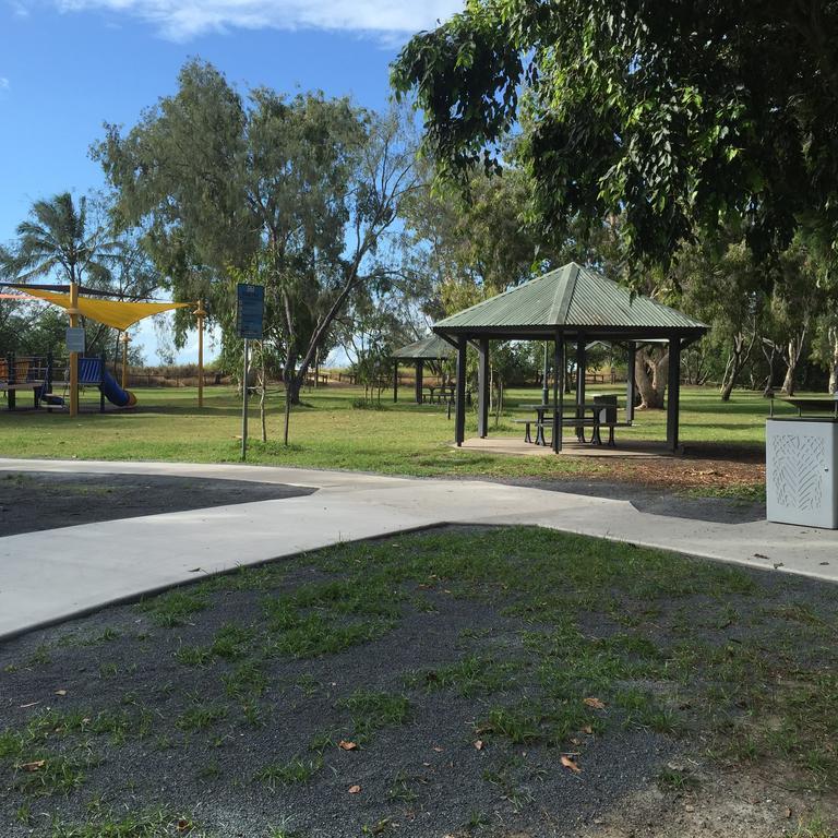 Beachside Boutique Motel Mackay Exterior photo