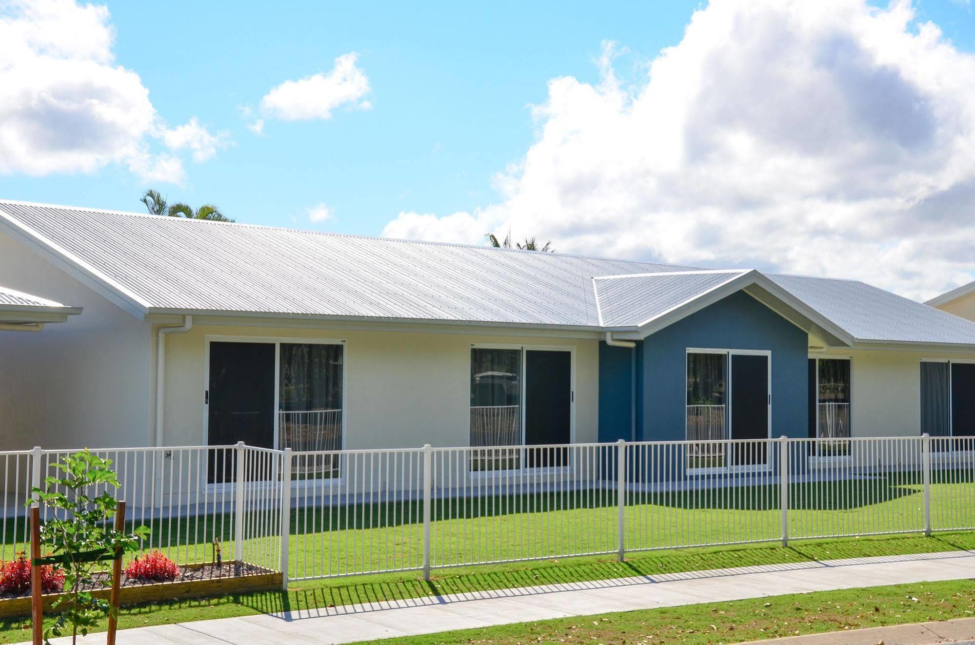 Beachside Boutique Motel Mackay Exterior photo